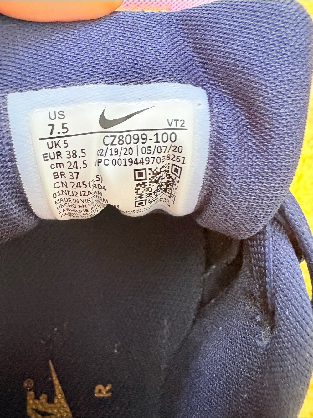 Nike Navy & Pink Air Max Trainers - Picture 5 of 6